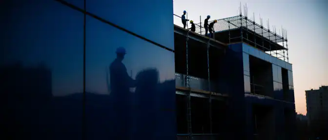 Футуристический облик новой школы в Пресненском районе Москвы будет подчеркнут синими цветами из стеклофибробетона