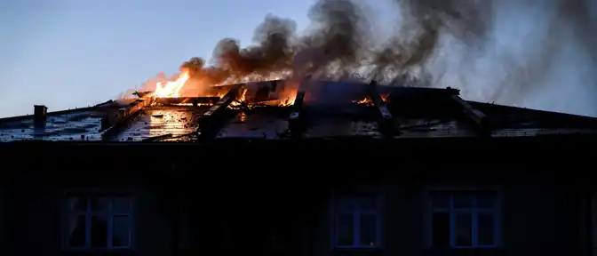 Крупное возгорание кровли в реконструируемом здании на Васильевском острове в Санкт-Петербурге