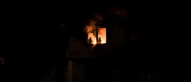 Трагедия в Алейске: ночной пожар в жилом секторе унес жизни трех человек